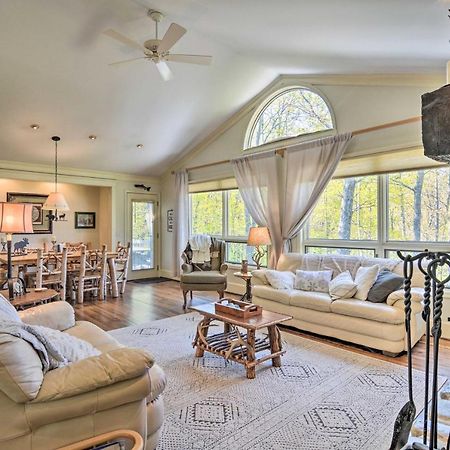 Resort-Style Harbor Springs Home With 2 Decks! Dış mekan fotoğraf