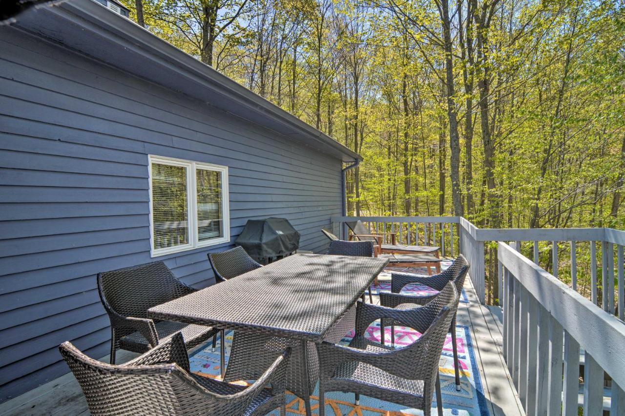 Resort-Style Harbor Springs Home With 2 Decks! Dış mekan fotoğraf
